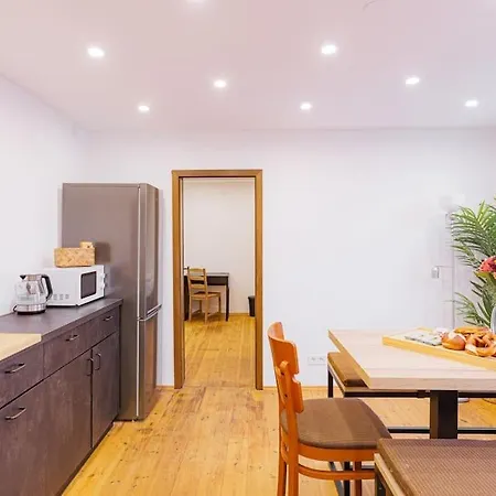 Holiday home Townhaus-rhens 8 Schlafzimmer, Sauna, Weinkeller, Fotostudio, Hunde Willkommen *