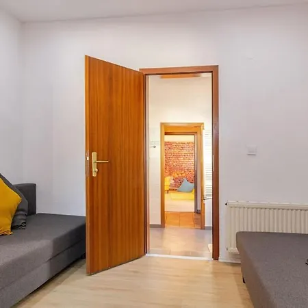 Townhaus-rhens 8 Schlafzimmer, Sauna, Weinkeller, Fotostudio, Hunde Willkommen *