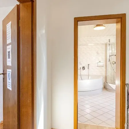 Townhaus-rhens 8 Schlafzimmer, Sauna, Weinkeller, Fotostudio, Hunde Willkommen