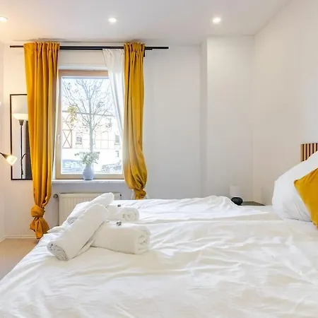 Holiday home Townhaus-rhens 8 Schlafzimmer, Sauna, Weinkeller, Fotostudio, Hunde Willkommen