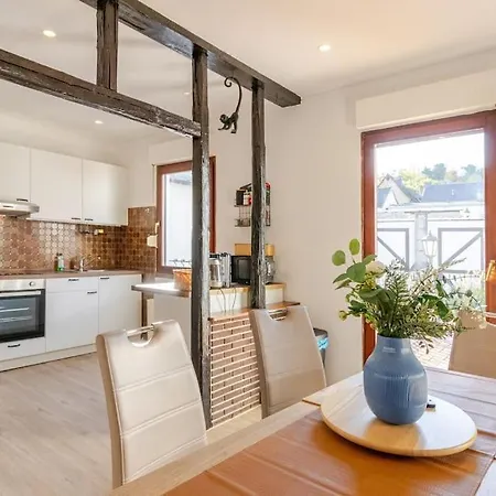 Townhaus-rhens 8 Schlafzimmer, Sauna, Weinkeller, Fotostudio, Hunde Willkommen Rhens