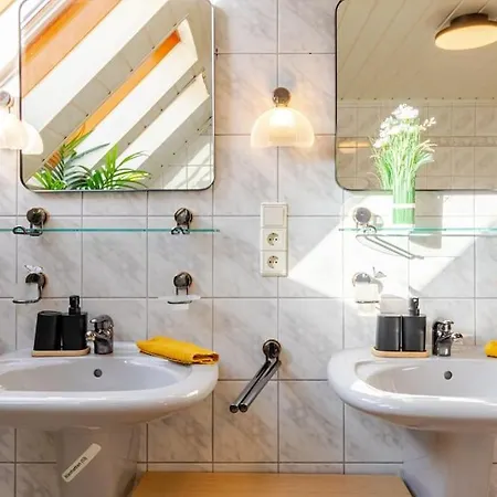 Holiday home Townhaus-rhens 8 Schlafzimmer, Sauna, Weinkeller, Fotostudio, Hunde Willkommen Rhens