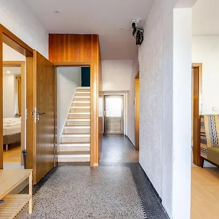 Townhaus-rhens 8 Schlafzimmer, Sauna, Weinkeller, Fotostudio, Hunde Willkommen Rhens