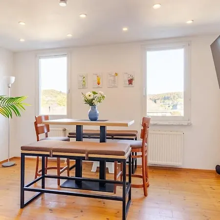 Townhaus-rhens 8 Schlafzimmer, Sauna, Weinkeller, Fotostudio, Hunde Willkommen Holiday home *