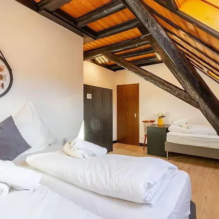 Holiday home Townhaus-rhens 8 Schlafzimmer, Sauna, Weinkeller, Fotostudio, Hunde Willkommen *