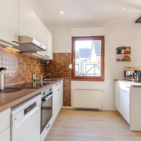 Holiday home Townhaus-rhens 8 Schlafzimmer, Sauna, Weinkeller, Fotostudio, Hunde Willkommen Rhens