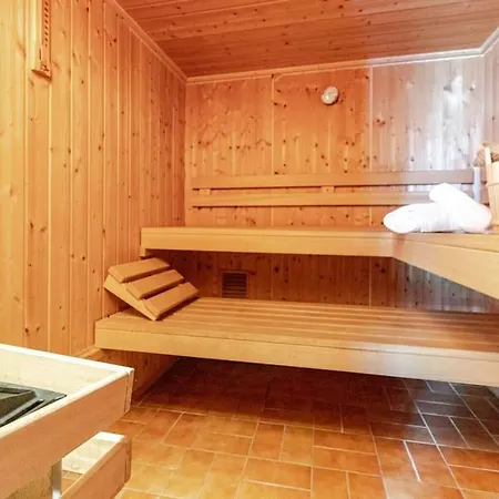 Townhaus-rhens 8 Schlafzimmer, Sauna, Weinkeller, Fotostudio, Hunde Willkommen *