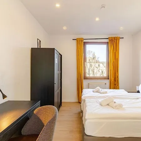 Townhaus-rhens 8 Schlafzimmer, Sauna, Weinkeller, Fotostudio, Hunde Willkommen Holiday home