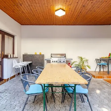 Townhaus-rhens 8 Schlafzimmer, Sauna, Weinkeller, Fotostudio, Hunde Willkommen Сasa de vacaciones *