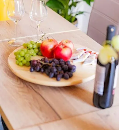 Townhaus-rhens 8 Schlafzimmer, Sauna, Weinkeller, Fotostudio, Hunde Willkommen Holiday home Rhens