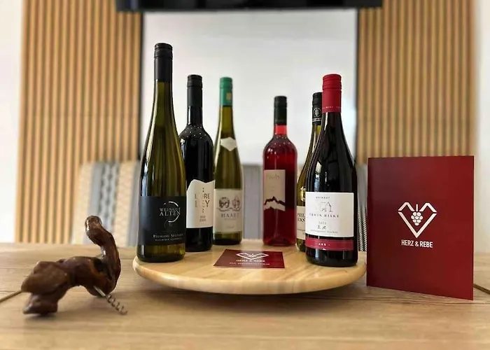 Townhaus-rhens 8 Schlafzimmer, Sauna, Weinkeller, Fotostudio, Hunde Willkommen Holiday home *