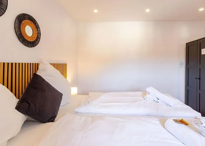 Holiday home Townhaus-rhens 8 Schlafzimmer, Sauna, Weinkeller, Fotostudio, Hunde Willkommen *