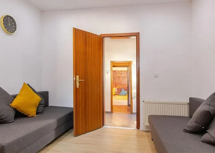 Townhaus-rhens 8 Schlafzimmer, Sauna, Weinkeller, Fotostudio, Hunde Willkommen *