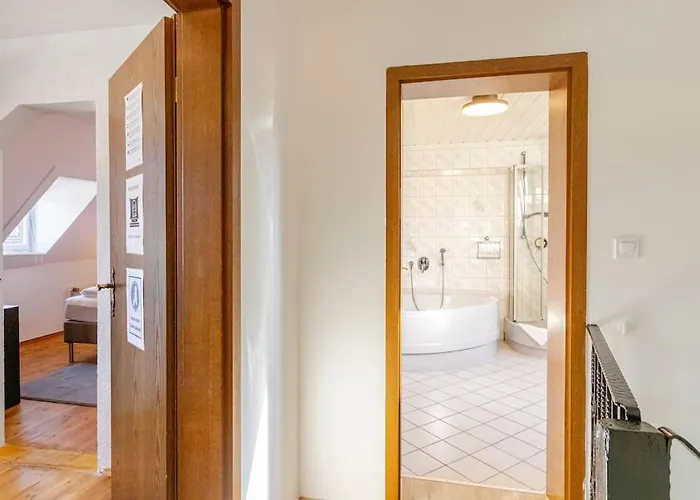 Townhaus-rhens 8 Schlafzimmer, Sauna, Weinkeller, Fotostudio, Hunde Willkommen