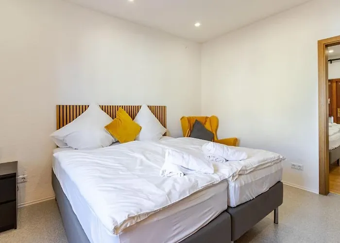 Townhaus-rhens 8 Schlafzimmer, Sauna, Weinkeller, Fotostudio, Hunde Willkommen Holiday home *