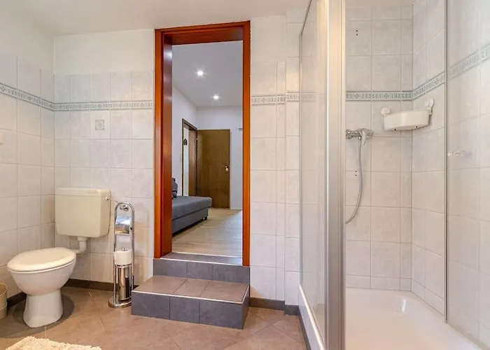 Townhaus-rhens 8 Schlafzimmer, Sauna, Weinkeller, Fotostudio, Hunde Willkommen Rhens