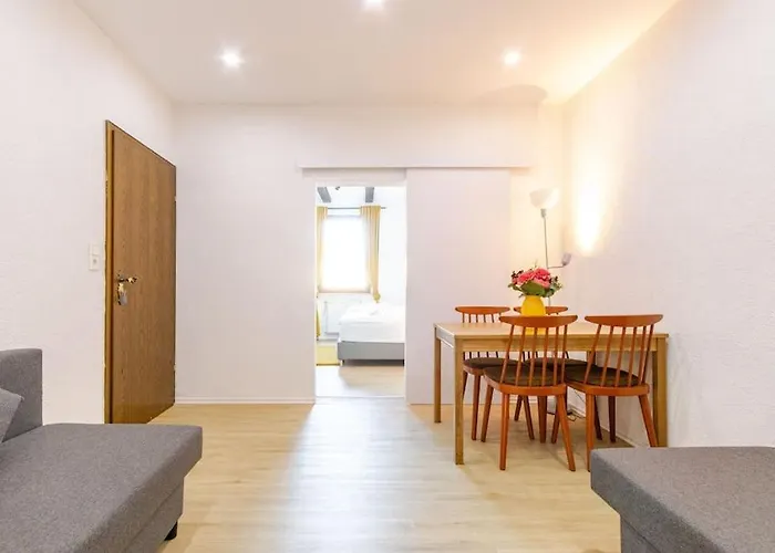 Townhaus-rhens 8 Schlafzimmer, Sauna, Weinkeller, Fotostudio, Hunde Willkommen