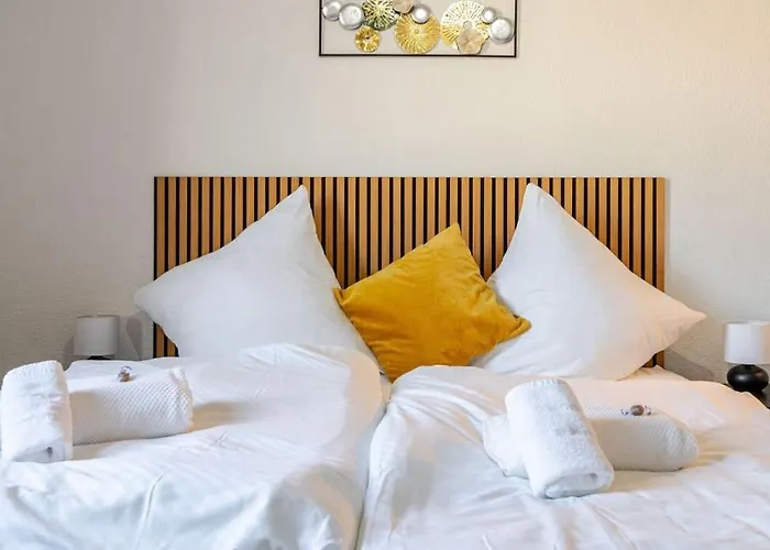 Townhaus-rhens 8 Schlafzimmer, Sauna, Weinkeller, Fotostudio, Hunde Willkommen Holiday home Rhens