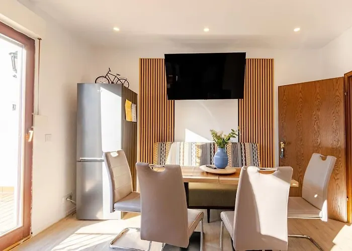 Townhaus-rhens 8 Schlafzimmer, Sauna, Weinkeller, Fotostudio, Hunde Willkommen