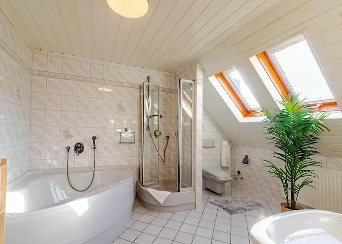 Holiday home Townhaus-rhens 8 Schlafzimmer, Sauna, Weinkeller, Fotostudio, Hunde Willkommen