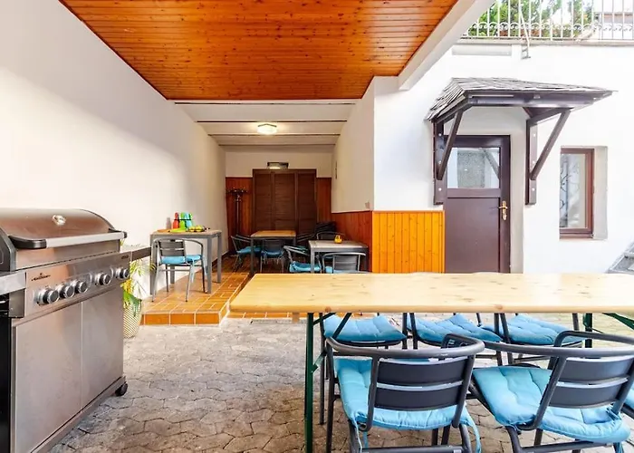 Townhaus-rhens 8 Schlafzimmer, Sauna, Weinkeller, Fotostudio, Hunde Willkommen Holiday home *