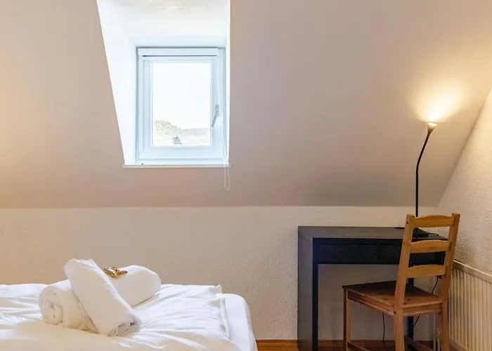 Holiday home Townhaus-rhens 8 Schlafzimmer, Sauna, Weinkeller, Fotostudio, Hunde Willkommen