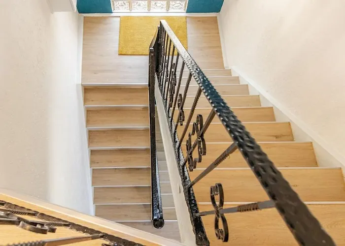 Holiday home Townhaus-rhens 8 Schlafzimmer, Sauna, Weinkeller, Fotostudio, Hunde Willkommen *