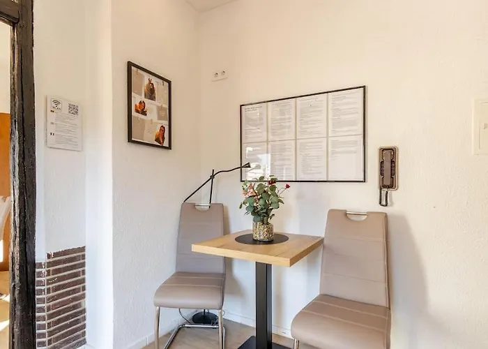 Townhaus-rhens 8 Schlafzimmer, Sauna, Weinkeller, Fotostudio, Hunde Willkommen Holiday home Rhens