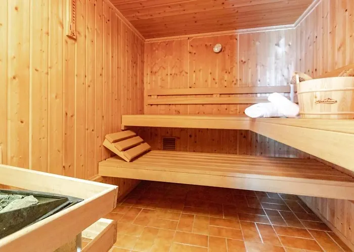 Townhaus-rhens 8 Schlafzimmer, Sauna, Weinkeller, Fotostudio, Hunde Willkommen *