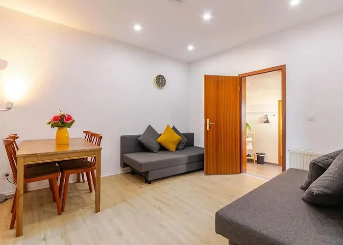 Townhaus-rhens 8 Schlafzimmer, Sauna, Weinkeller, Fotostudio, Hunde Willkommen Rhens