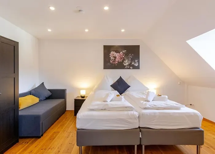 Townhaus-rhens 8 Schlafzimmer, Sauna, Weinkeller, Fotostudio, Hunde Willkommen * Rhens