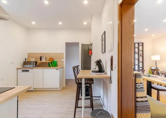 Holiday home Townhaus-rhens 8 Schlafzimmer, Sauna, Weinkeller, Fotostudio, Hunde Willkommen