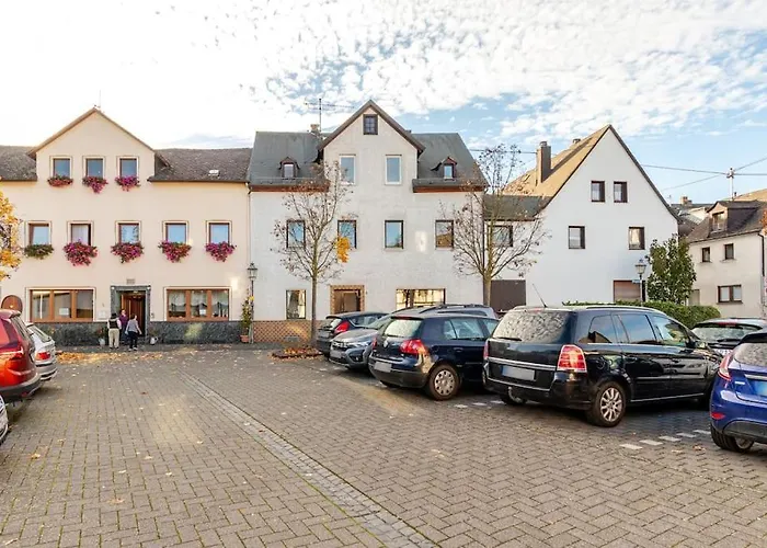 Holiday home Townhaus-rhens 8 Schlafzimmer, Sauna, Weinkeller, Fotostudio, Hunde Willkommen Rhens